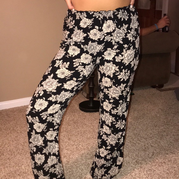 Brandy Melville Pants - brandy melville flowy pants